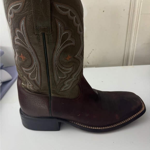Ariat Cowboy Boots size 12D Boots.  Worn only a couple of times. - Picture 3 of 16
